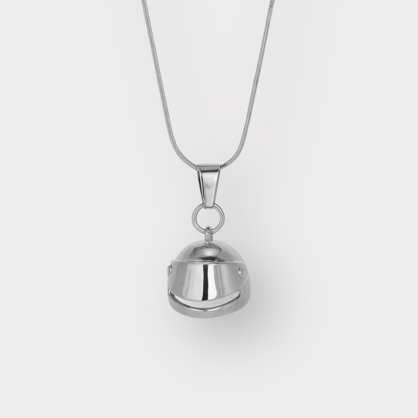 RACING HELMET NECKACE SLVR