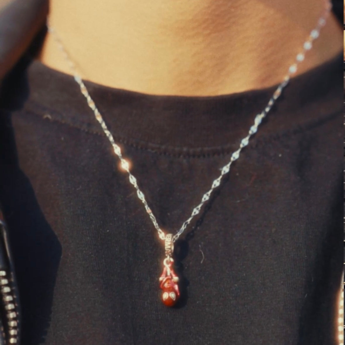 Hanging Spidey Necklace Silver