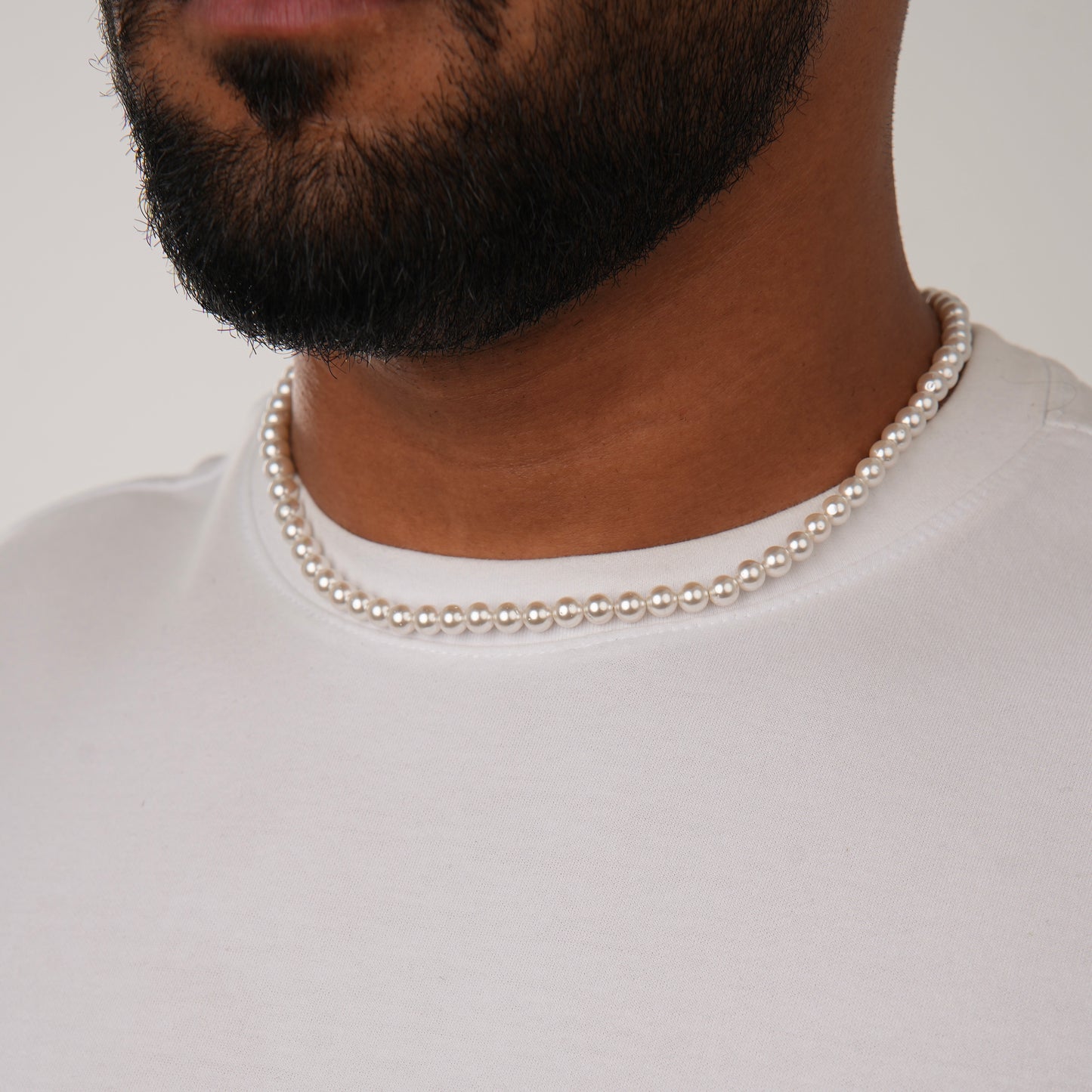 WHITE PEARL NECKLACE