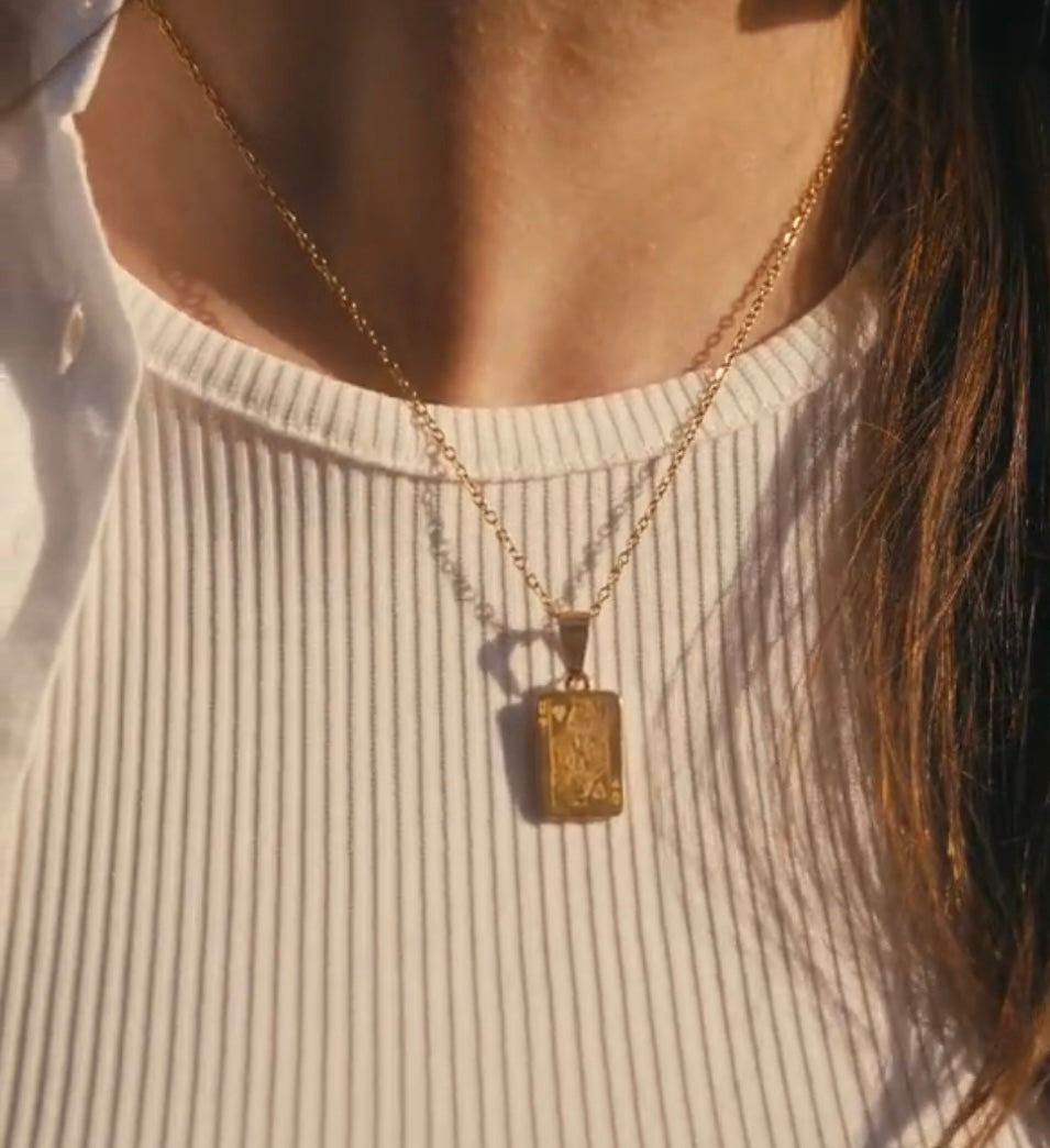 Queen Of Hearts Gold